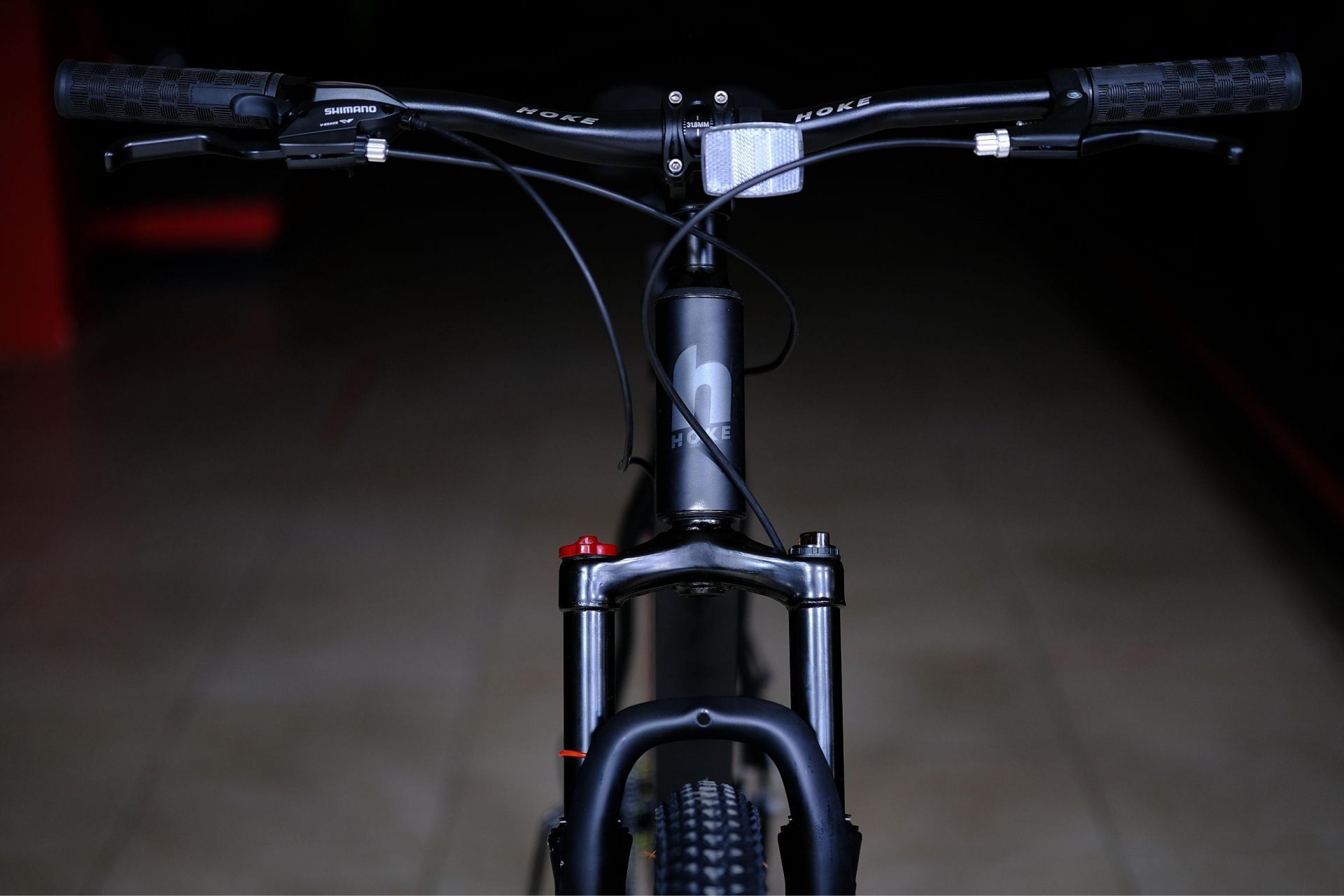 Вилка амортизационная пружинная 100 mm с функцией регулировки и блокировки хода (механическая блокировка) HOKE ONE WAY 29 матовый чёрный 17